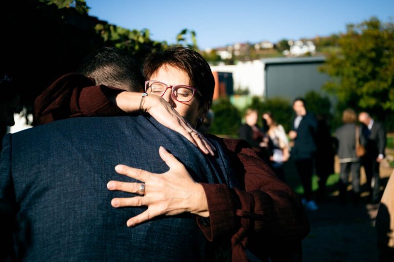 Gratulationen der Gäste an das Brautpaar in Obernburg
