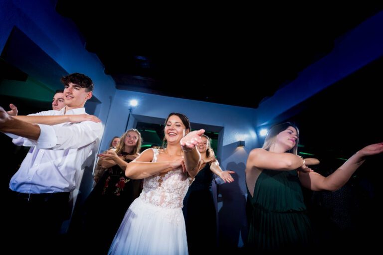 Feiern bis in die Nacht: Hochzeitsparty in der Eventgalerie Obernburg – ein Fest der Liebe.