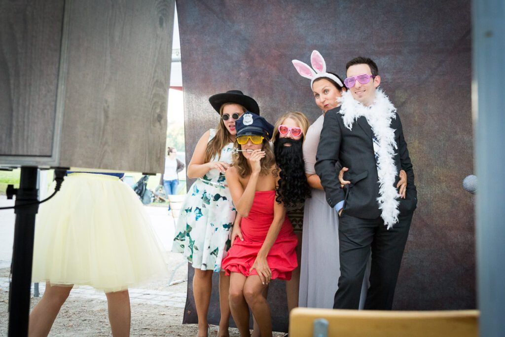 Eine Fotobox ist ein Muss auf jeder Hochzeit. 