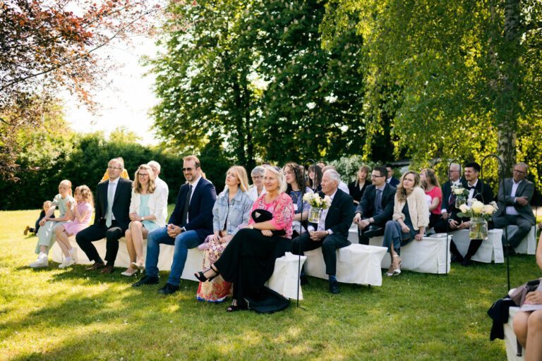 Emotionale Zeremonie im Gartenparadies: Die freie Trauung in der Sektkellerei.