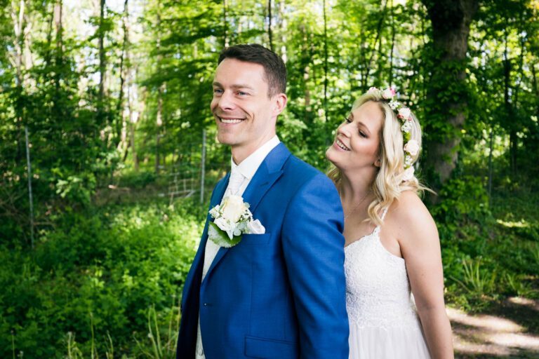 Romantisches Brautpaarshooting im idyllischen Rosarium