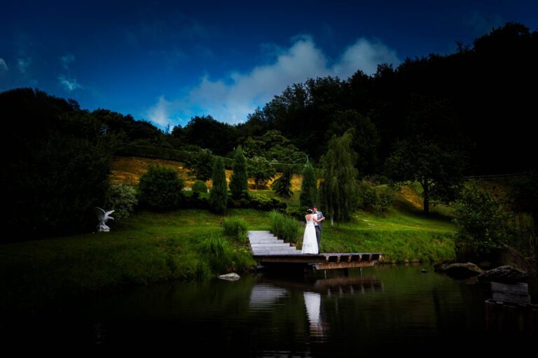 Hochzeit Hofgut Hohenstein in Lautertal Paarshooting am See