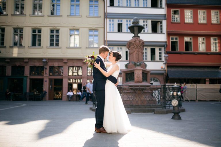 Hochzeitsfotos in der Neuen Altstadt in Frankfurt